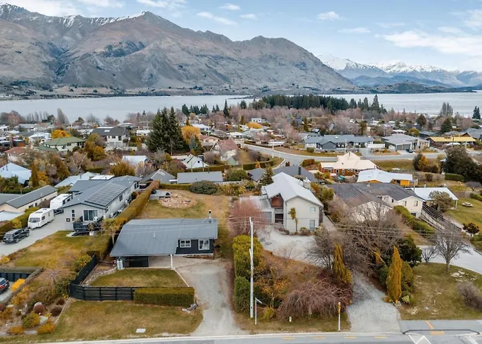 With Alpine Views Wanaka